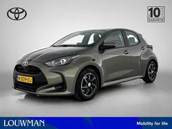 Groen, metallic lak Gebruikt 2021 Toyota Yaris Active Hatchback | € 19.750 (Eerlijke prijs)