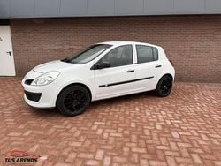 Wit Gebruikt 2007 Renault Clio II Hatchback | € 1.599 (Eerlijke prijs)