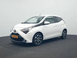 Wit Gebruikt 2020 Toyota Aygo X-play Hatchback | € 11.680 (Eerlijke prijs)