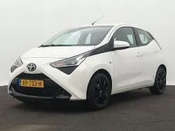 Wit Gebruikt 2019 Toyota Aygo X-play Hatchback | € 10.695 (Eerlijke prijs)