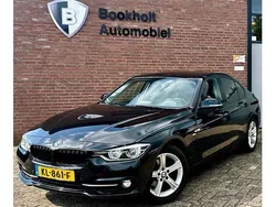 Zwart Gebruikt 2016 BMW 318 Sport Line Sedan | € 15.700 (Eerlijke prijs)