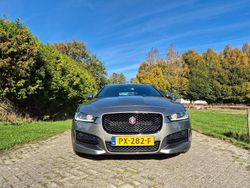 Grijs (metallic) Gebruikt 2017 Jaguar XE R-Sport Sedan | € 20.000