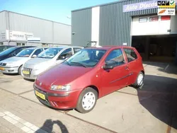 Rood Gebruikt 2003 Fiat Punto Dynamic Hatchback | € 999 (Eerlijke prijs)