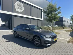 Grijs Gebruikt 2021 BMW 330e M Sport Sedan | € 35.950 (Eerlijke prijs)
