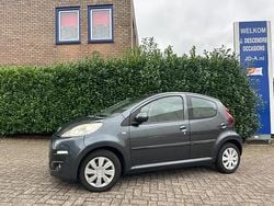 Grijs Gebruikt 2012 Peugeot 107 Active Hatchback | € 1.950 (Goede deal)