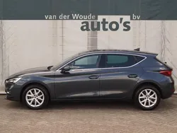 Grijs Gebruikt 2022 Seat Leon Style Hatchback | € 17.900 (Goede deal)