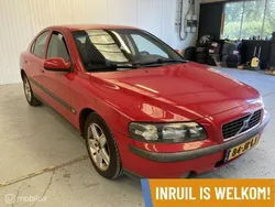 Rood Gebruikt 2002 Volvo S60 Sedan | € 650 (Goede deal)