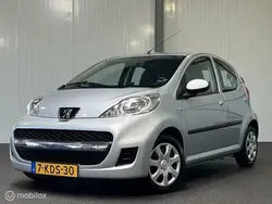 Grijs Gebruikt 2012 Peugeot 107 Urban Move Hatchback | € 5.445 (Eerlijke prijs)