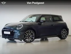 Grijs, metallic lak Gebruikt 2024 Mini Cooper Hatchback | € 39.895