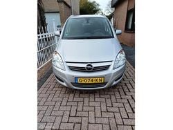 Grijs Gebruikt 2010 Opel Zafira Essentia MPV | € 4.450 (Eerlijke prijs)