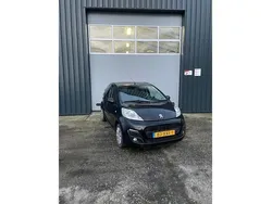 Zwart, metallic lak Gebruikt 2012 Peugeot 107 Envy Hatchback | € 2.550 (Eerlijke prijs)