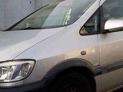 Grijs Gebruikt 2005 Opel Zafira Van | € 1.950