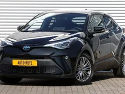 Zwart, metallic lak Gebruikt 2023 Toyota C-HR Style SUV | € 27.945 (Eerlijke prijs)