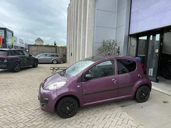 Paars Gebruikt 2013 Peugeot 107 Envy Hatchback | € 4.750 (Eerlijke prijs)