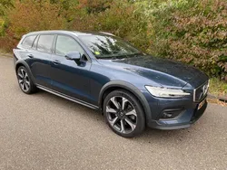 Blauw Gebruikt 2019 Volvo V60 CC Stationwagen | € 34.950