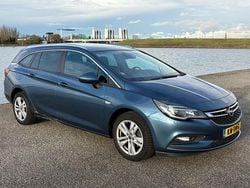 Blauw (metallic) Gebruikt 2016 Opel Astra Business Stationwagen | € 3.944 (Super prijs)