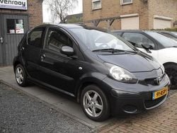 Grijs (metallic) Gebruikt 2011 Toyota Aygo Comfort Hatchback | € 2.898 (Goede deal)