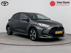 Grijs Gebruikt 2024 Toyota Yaris Hybrid Edition Hatchback | € 24.999 (Eerlijke prijs)
