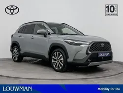 Groen, metallic lak Nieuw 2025 Toyota Corolla Cross Style SUV | € 43.500 (Eerlijke prijs)