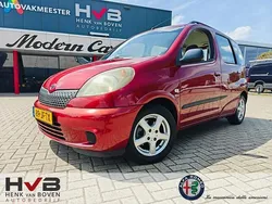 Rood Gebruikt 2002 Toyota Yaris Verso Sol MPV | € 2.995 (Eerlijke prijs)