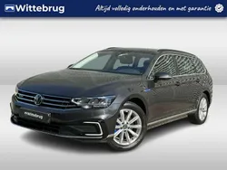 Grijs, metallic lak Gebruikt 2020 VW Passat Business Stationwagen | € 24.450 (Goede deal)