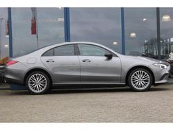 Grijs Gebruikt 2022 Mercedes CLA250 Premium Sedan | € 30.900 (Goede deal)
