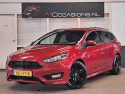 Rood Gebruikt 2017 Ford Focus ST-Line Stationwagen | € 10.495 (Duur)