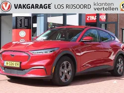 Rood, metallic lak Gebruikt 2021 Ford Mustang Mach-E SUV | € 24.990 (Goede deal)