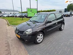Zwart Gebruikt 2003 Renault Clio II Hatchback | € 999 (Goede deal)