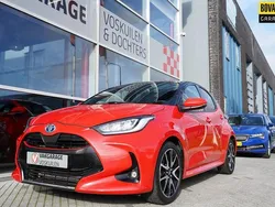 Rood Gebruikt 2021 Toyota Yaris Hybrid Hatchback | € 23.950 (Eerlijke prijs)