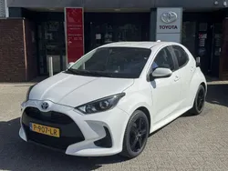 Wit Gebruikt 2022 Toyota Yaris Hybrid Hatchback | € 18.900 (Goede deal)
