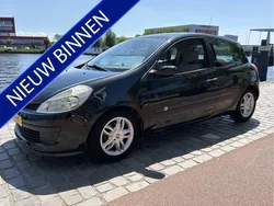 Zwart Gebruikt 2006 Renault Clio II Hatchback | € 1.450 (Eerlijke prijs)