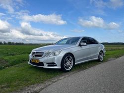 Grijs (metallic) Gebruikt 2013 Mercedes E300 Edition Sedan | € 8.999