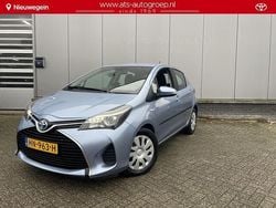 Blauw Gebruikt 2015 Toyota Yaris Hatchback | € 11.400 (Eerlijke prijs)