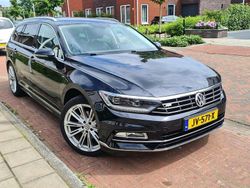 Zwart Gebruikt 2016 VW Passat R-line Stationwagen | € 11.950 (Iets duurder)