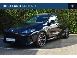 Zwart, metallic lak Gebruikt 2025 BMW 120 M Sport Hatchback | € 46.950 (Eerlijke prijs)
