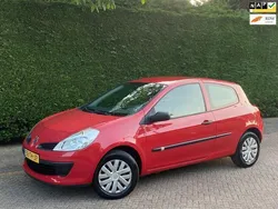 Rood Gebruikt 2006 Renault Clio II Hatchback | € 750 (Goede deal)