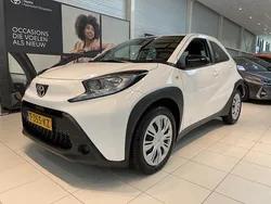 Wit Gebruikt 2023 Toyota Aygo Play Hatchback | € 20.750 (Eerlijke prijs)