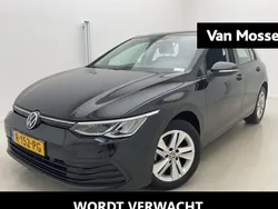 Zwart Gebruikt 2022 VW Golf VIII Life Hatchback | € 21.900 (Eerlijke prijs)