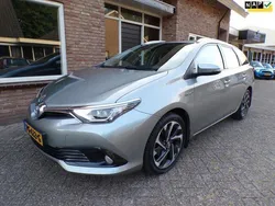 Grijs, metallic lak Gebruikt 2015 Toyota Auris Touring Sports Stationwagen | € 12.900 (Iets duurder)