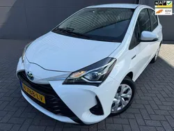 Wit, metallic lak Gebruikt 2020 Toyota Yaris Hybrid Active Hatchback | € 13.899 (Goede deal)