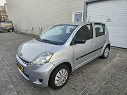 Grijs Gebruikt 2010 Daihatsu Sirion Hatchback | € 2.495 (Eerlijke prijs)