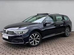 Zwart, metallic lak Gebruikt 2021 VW Passat Highline Stationwagen | € 22.750 (Eerlijke prijs)