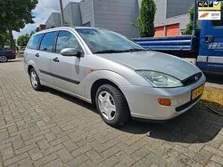 Grijs Gebruikt 2001 Ford Focus Trend Stationwagen | € 999 (Eerlijke prijs)