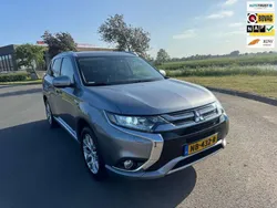 Grijs, metallic lak Gebruikt 2016 Mitsubishi Outlander P-HEV SUV | € 16.950 (Eerlijke prijs)