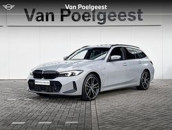 M brooklyn grau Gebruikt 2024 BMW 320e M Sport Stationwagen | € 43.900 (Iets duurder)