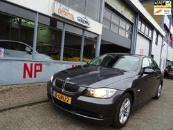 Grijs, metallic lak Gebruikt 2008 BMW 318 Executive Sedan | € 3.950 (Goede deal)