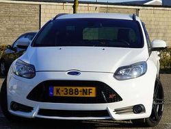 Wit Gebruikt 2014 Ford Focus ST Stationwagen | € 9.000 (Super prijs)