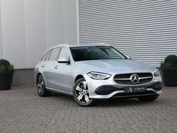 Grijs Gebruikt 2023 Mercedes C300 Luxury Stationwagen | € 38.850 (Goede deal)