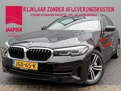 Zwart Gebruikt 2022 BMW 530e Executive Stationwagen | € 30.899 (Super prijs)